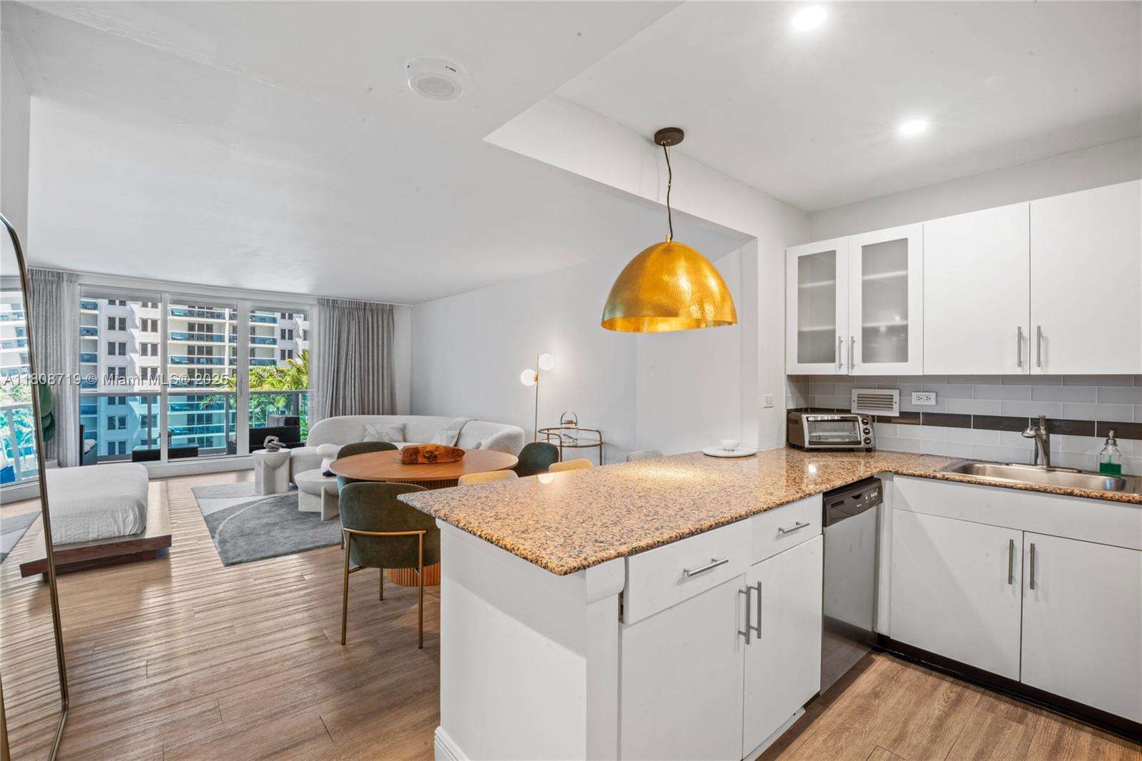 Roney Palace Unit #720 | Picture 3