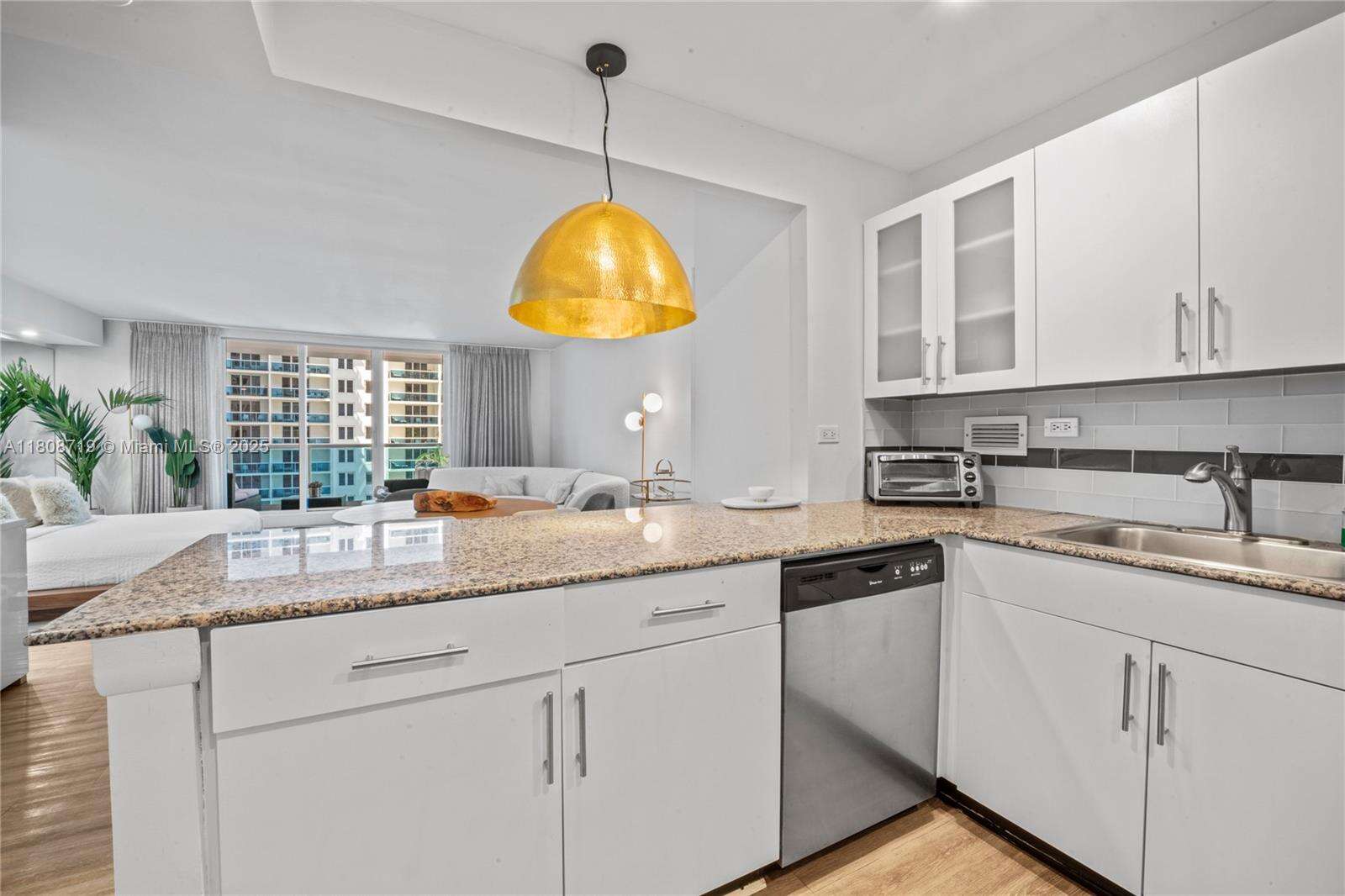 Roney Palace Unit #720 | Picture 4