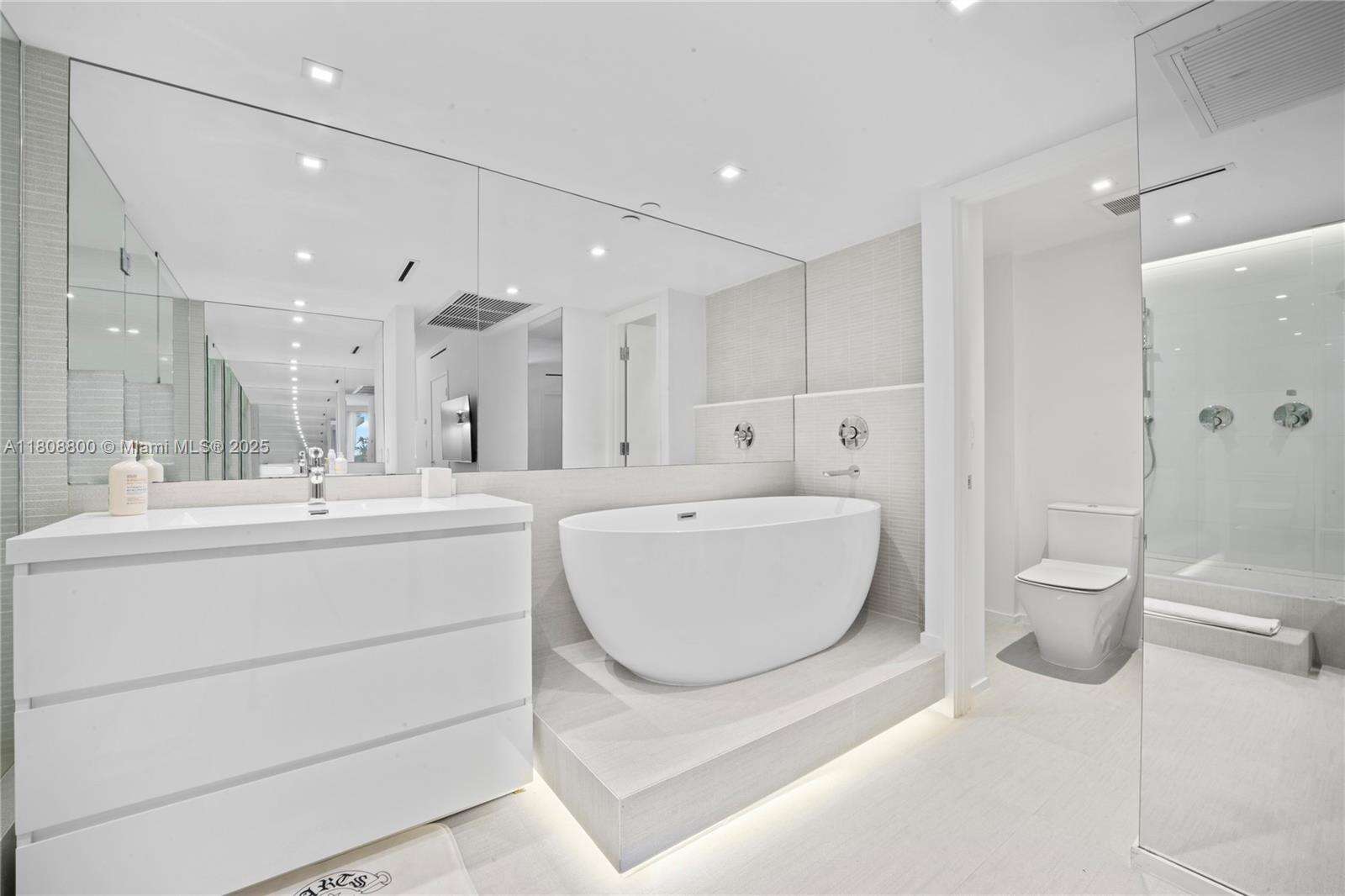 Roney Palace Unit #624 | Picture 19