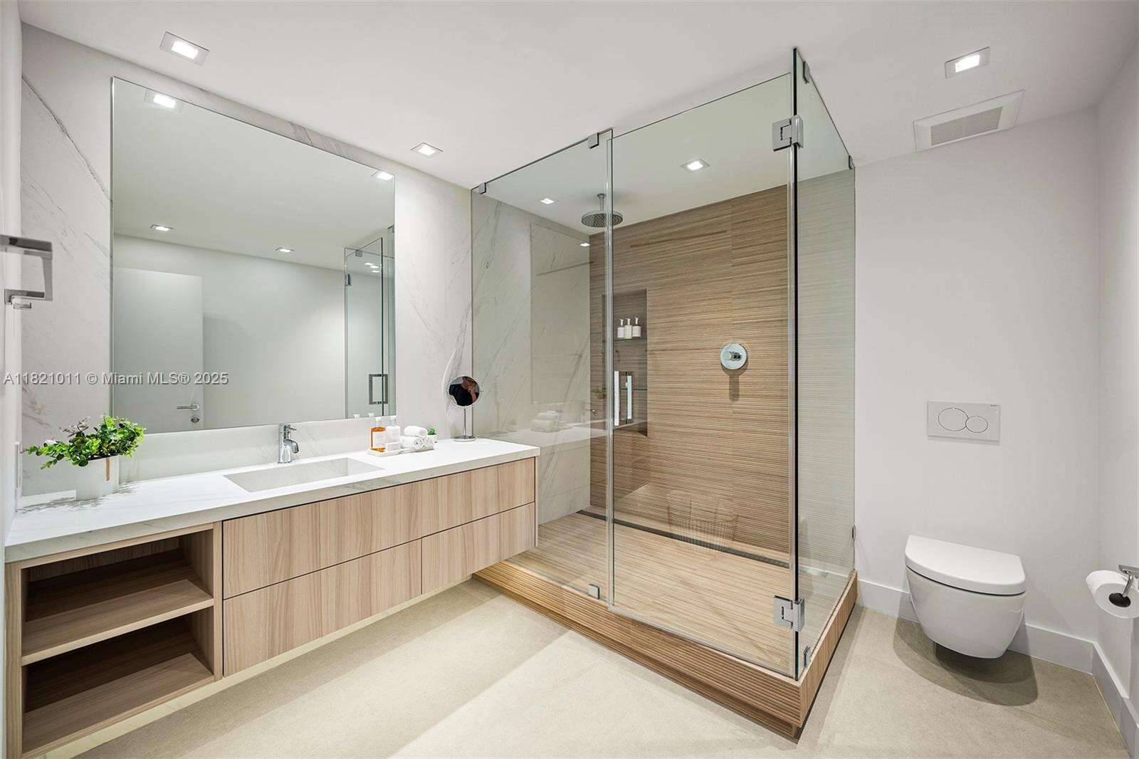 Roney Palace Unit #630 | Picture 10