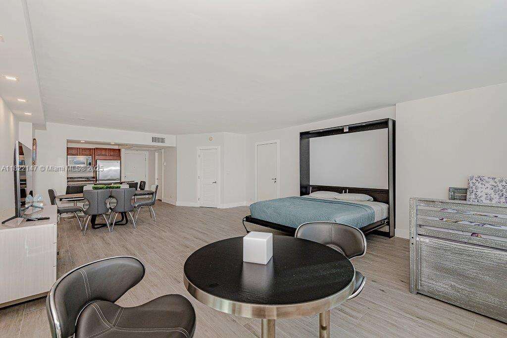 Roney Palace Unit #1531 | Picture 11