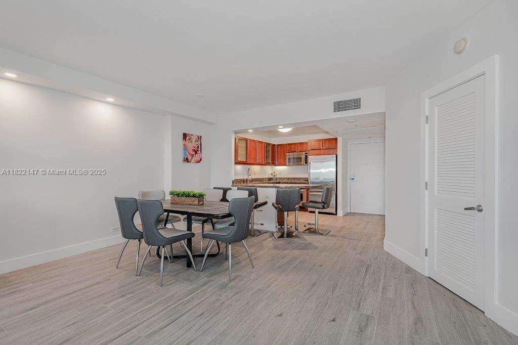 Roney Palace Unit #1531 | Picture 13