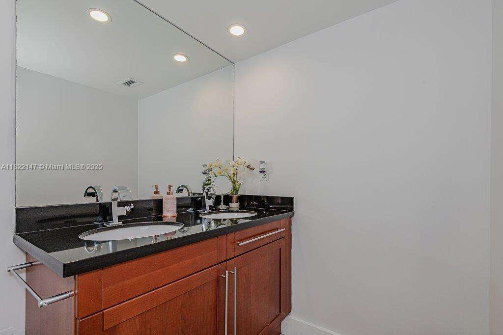 Roney Palace Unit #1531 | Picture 25