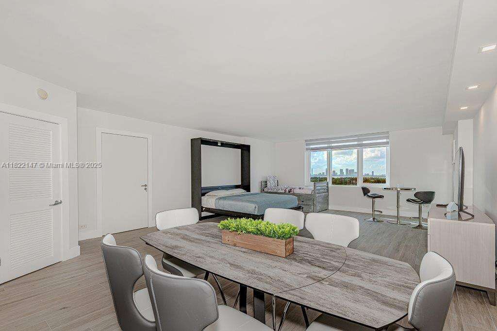 Roney Palace Unit #1531 | Picture 7