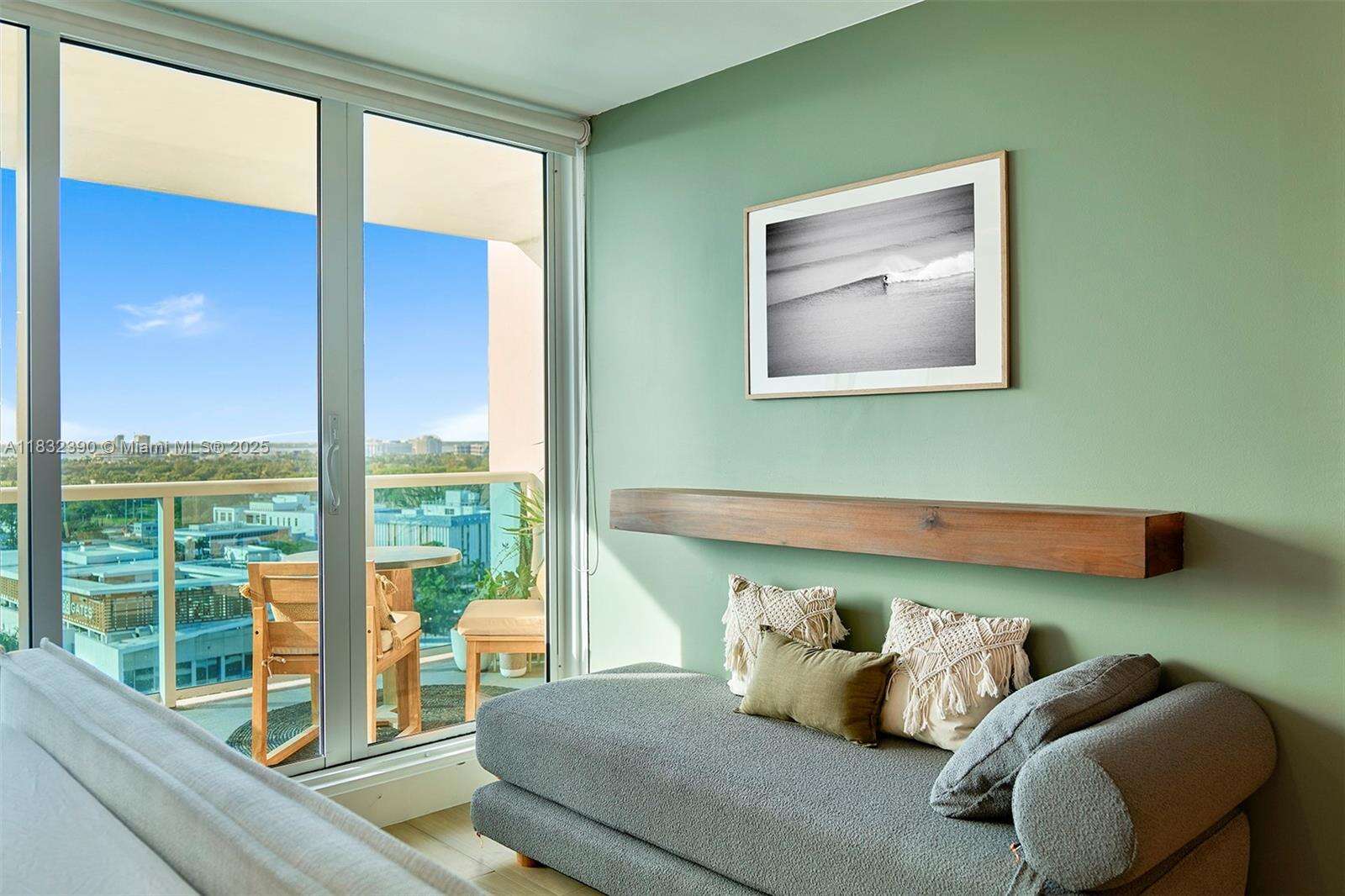 Roney Palace Unit #1429 | Picture 2