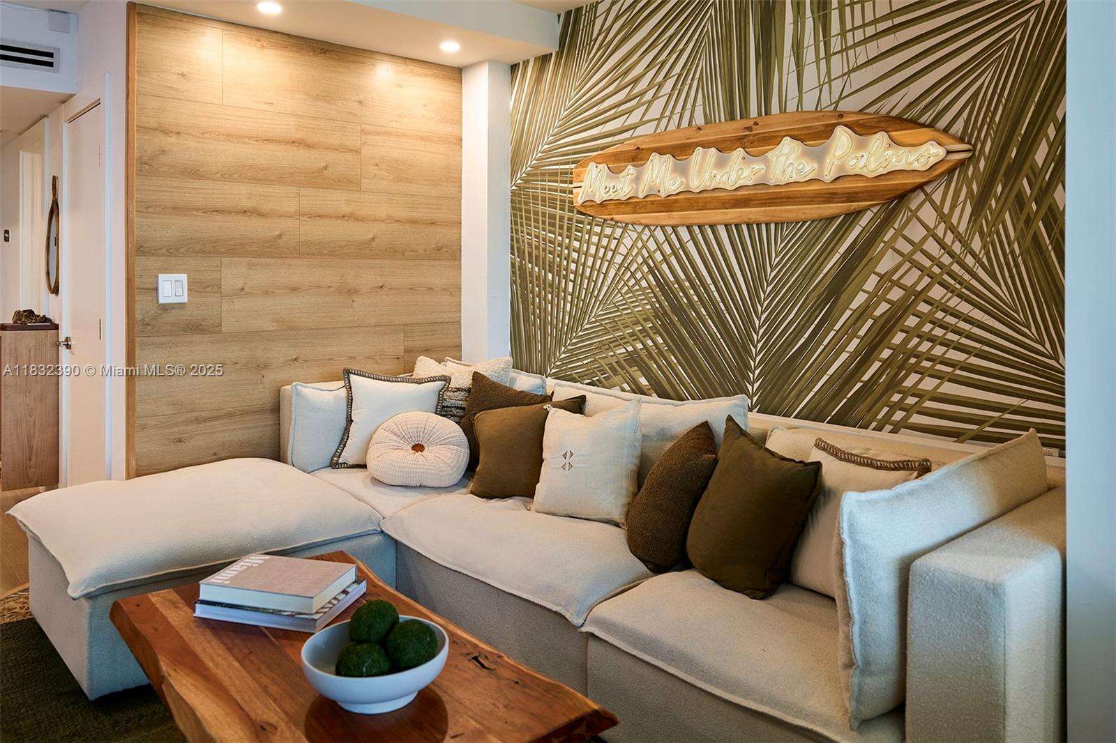 Roney Palace Unit #1429 | Picture 4