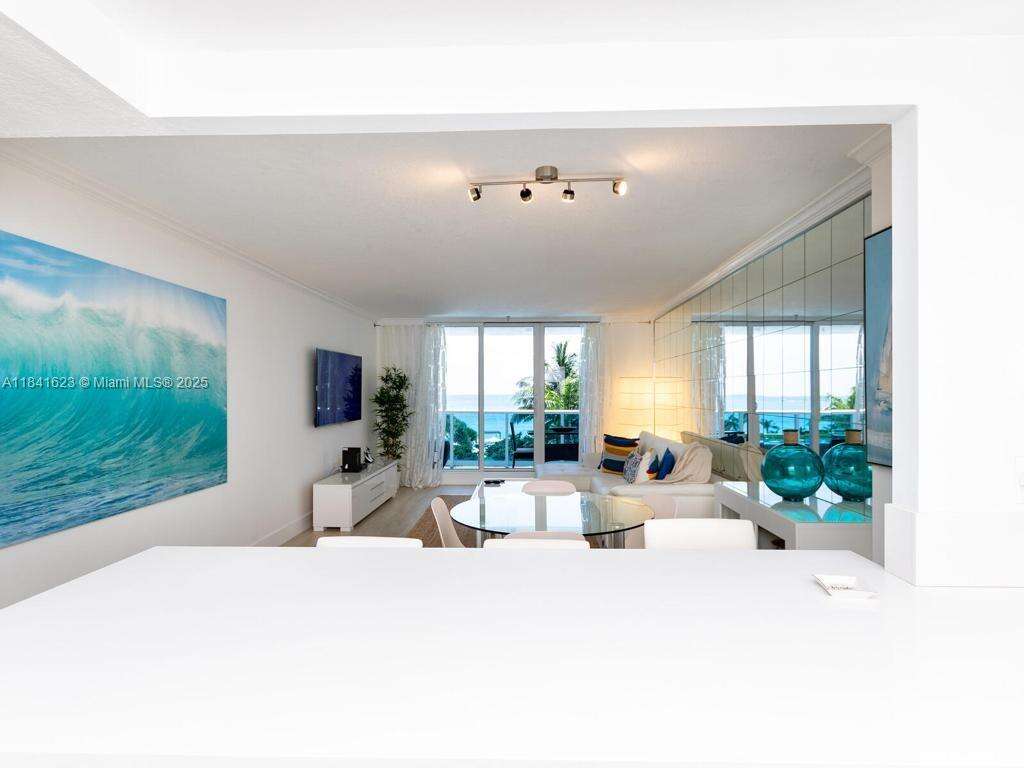 Roney Palace Unit #625 | Picture 3