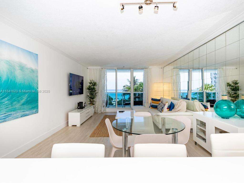 Roney Palace Unit #625 | Picture 4