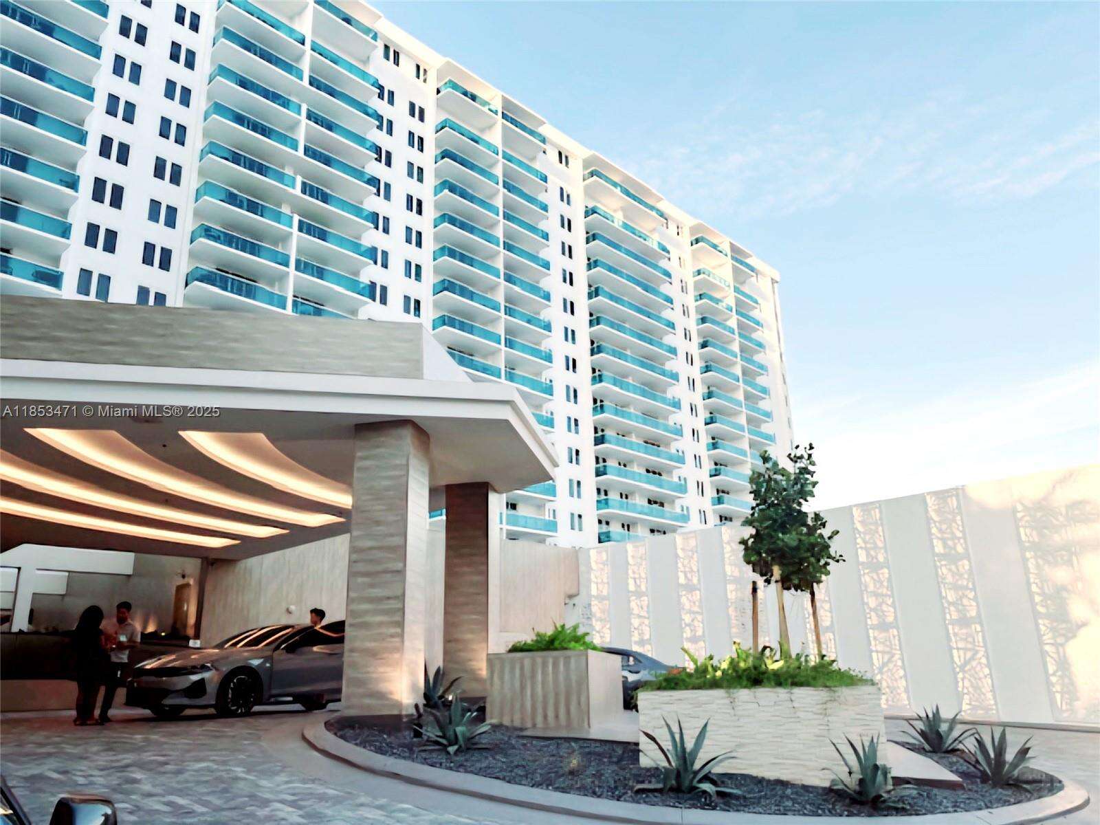 Roney Palace For Rent | Unit #528