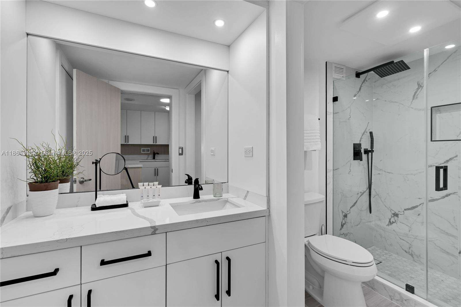 Roney Palace Unit #542 | Picture 14