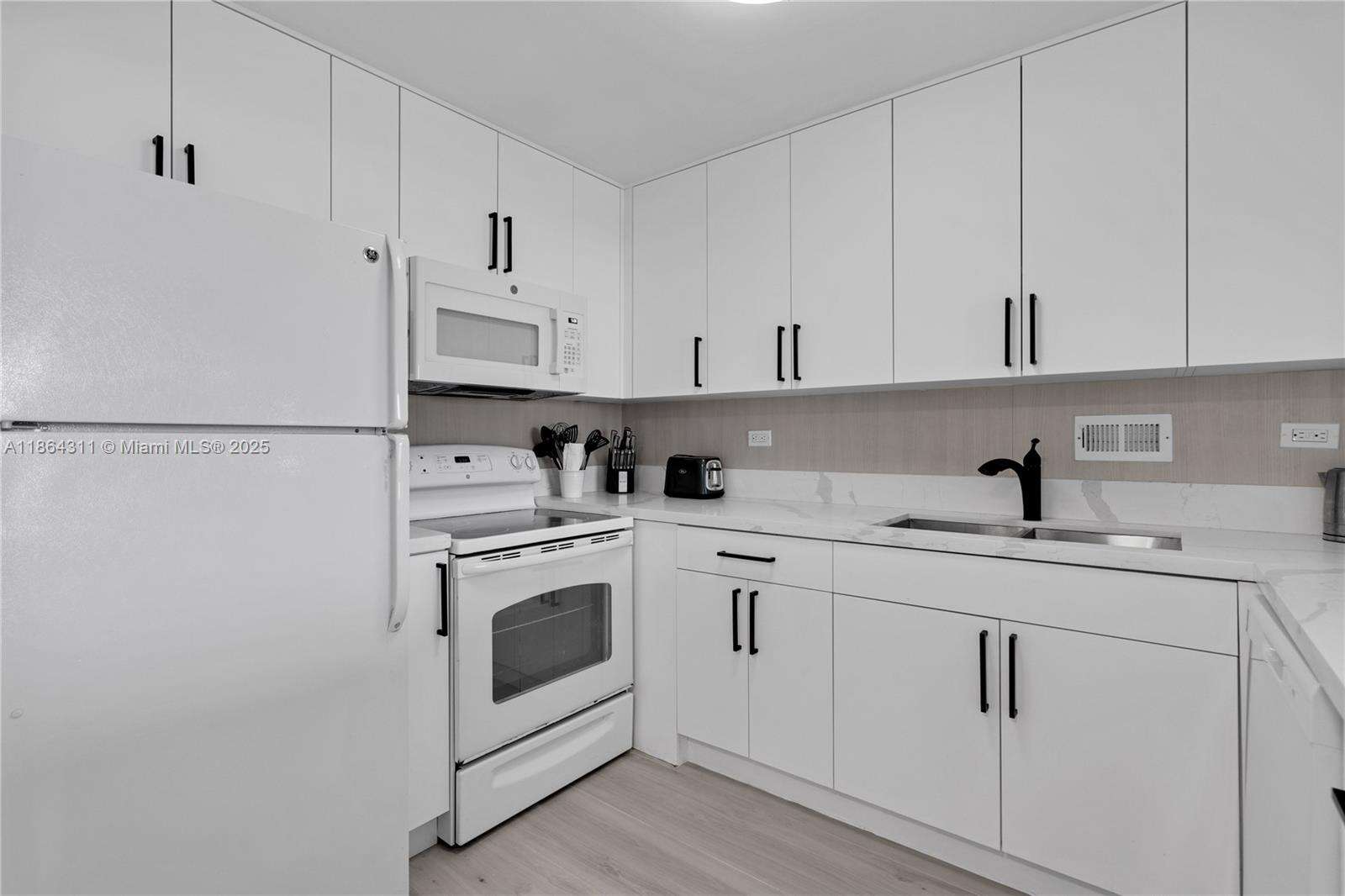 Roney Palace Unit #542 | Picture 17