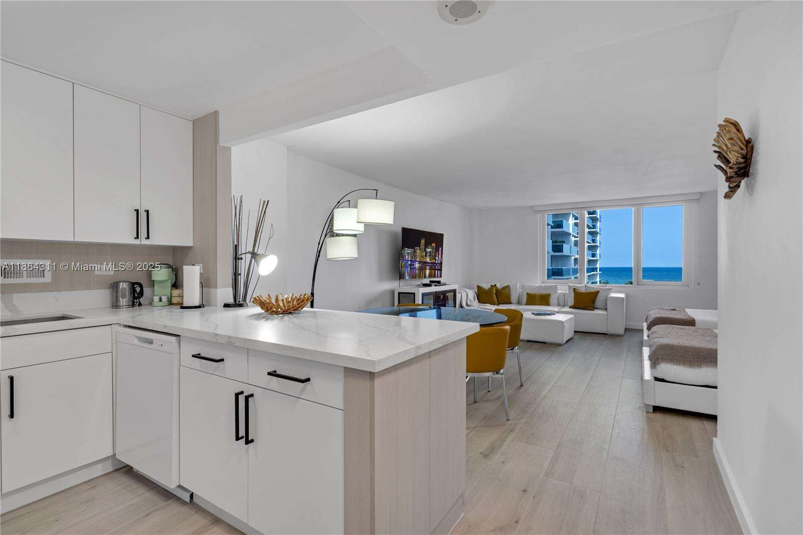 Roney Palace Unit #542 | Picture 5