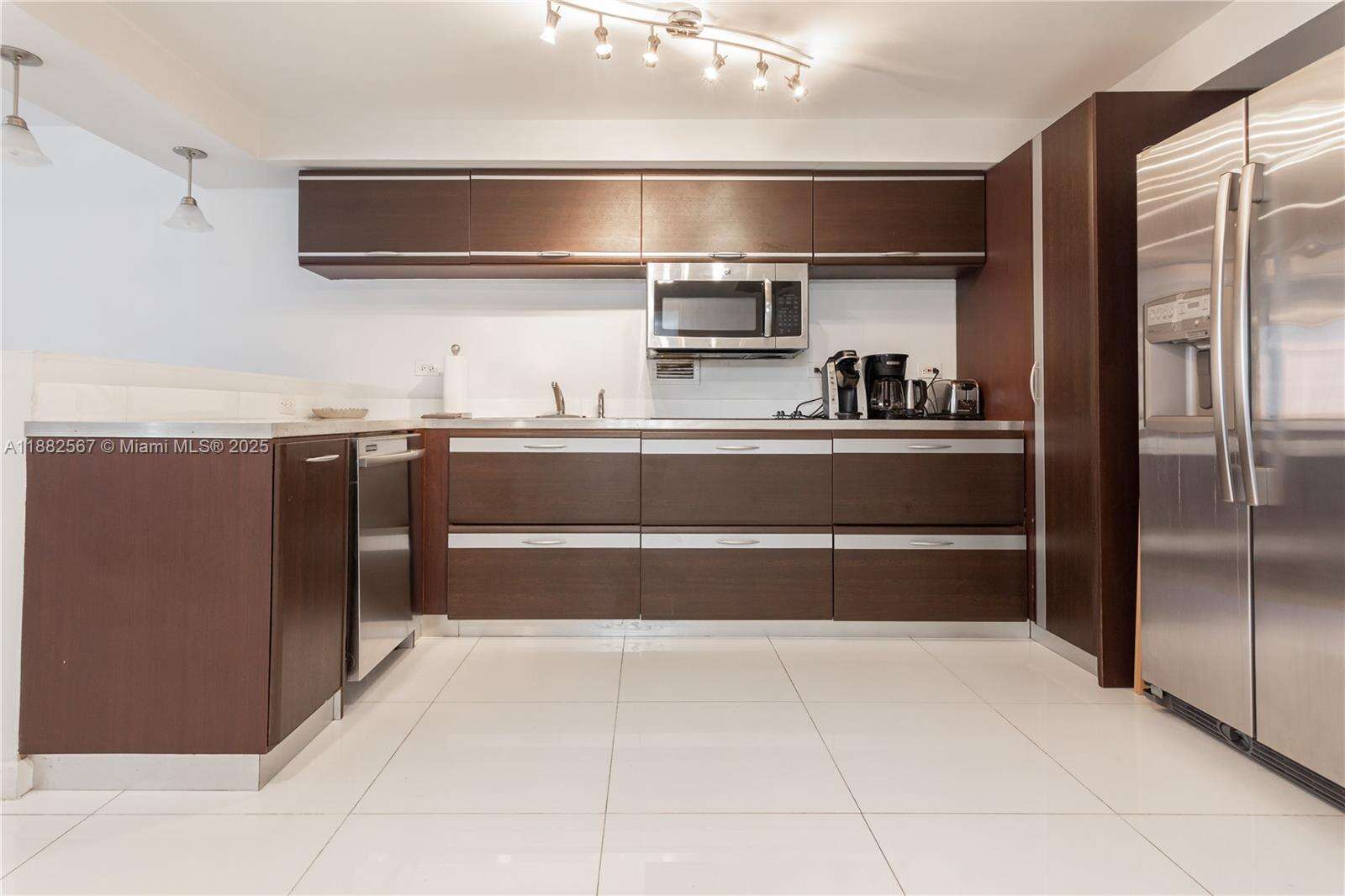 Roney Palace For Rent | Unit #1023