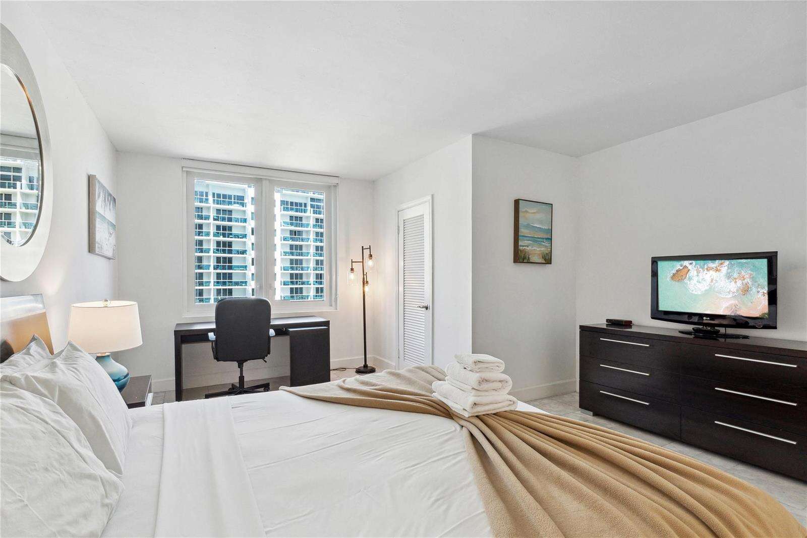 Roney Palace Unit #1015 | Picture 9