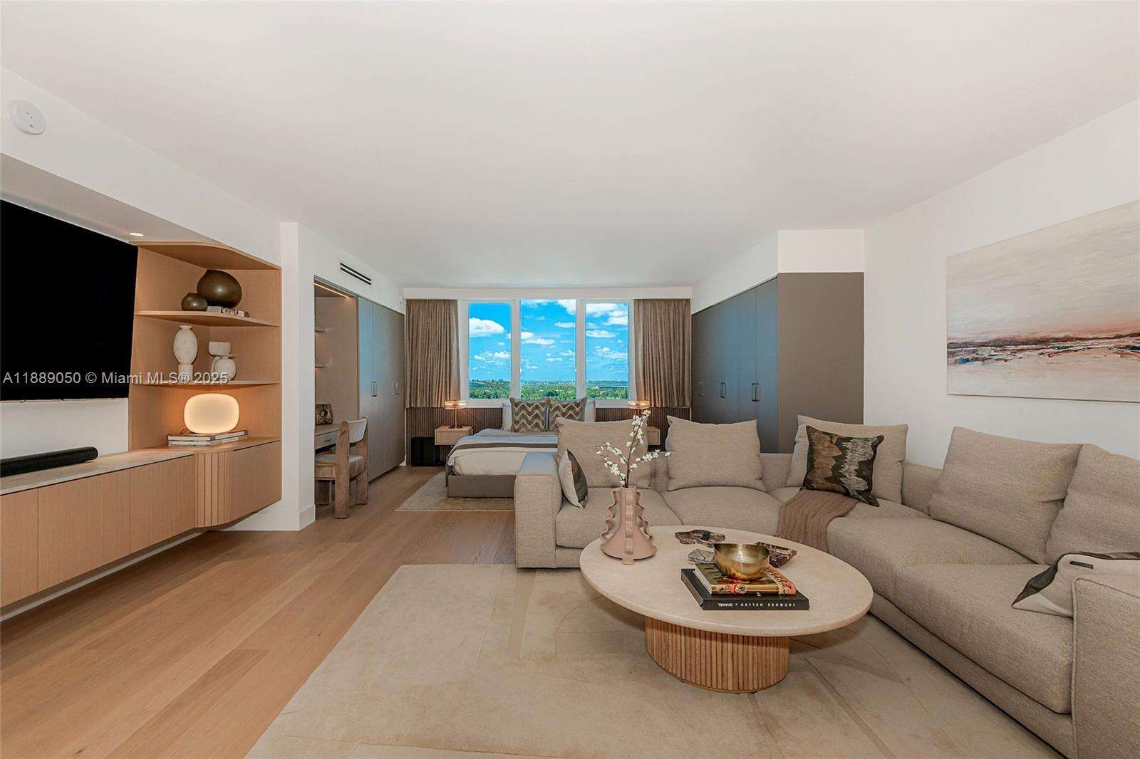 Roney Palace Unit #1527 | Picture 2