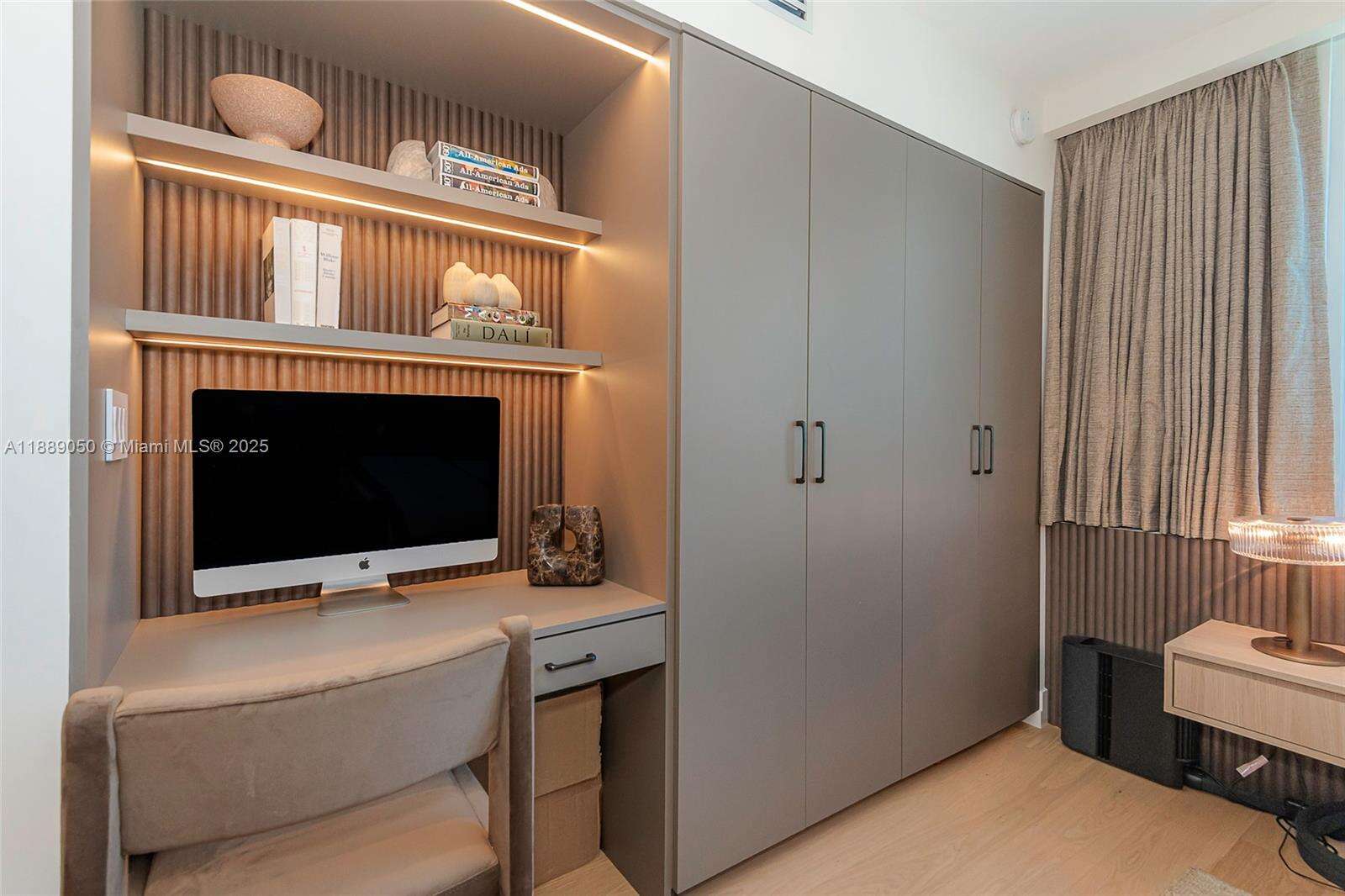 Roney Palace Unit #1527 | Picture 12