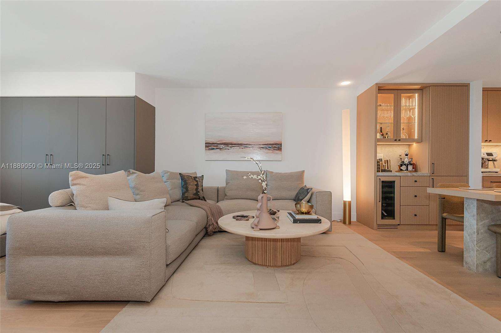 Roney Palace Unit #1527 | Picture 15