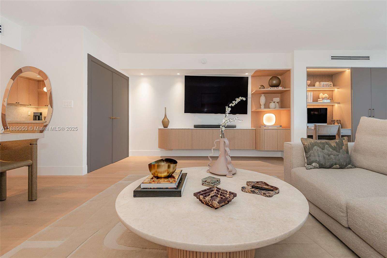 Roney Palace Unit #1527 | Picture 16