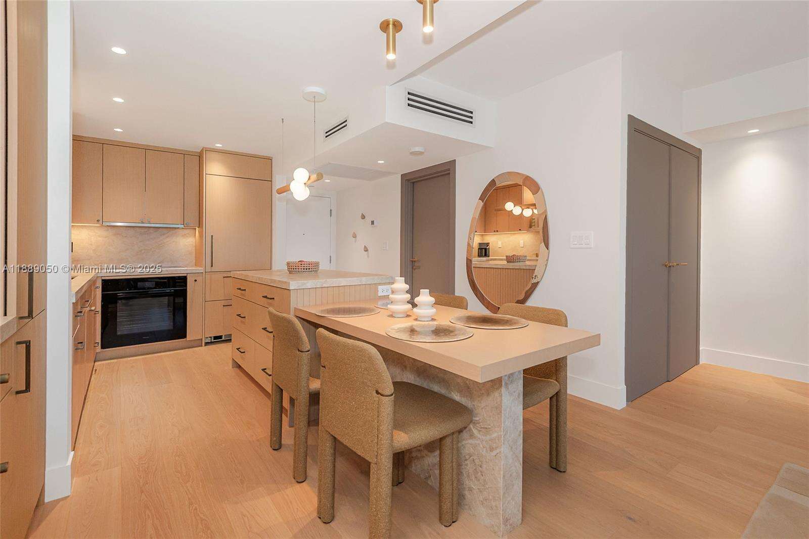 Roney Palace Unit #1527 | Picture 18