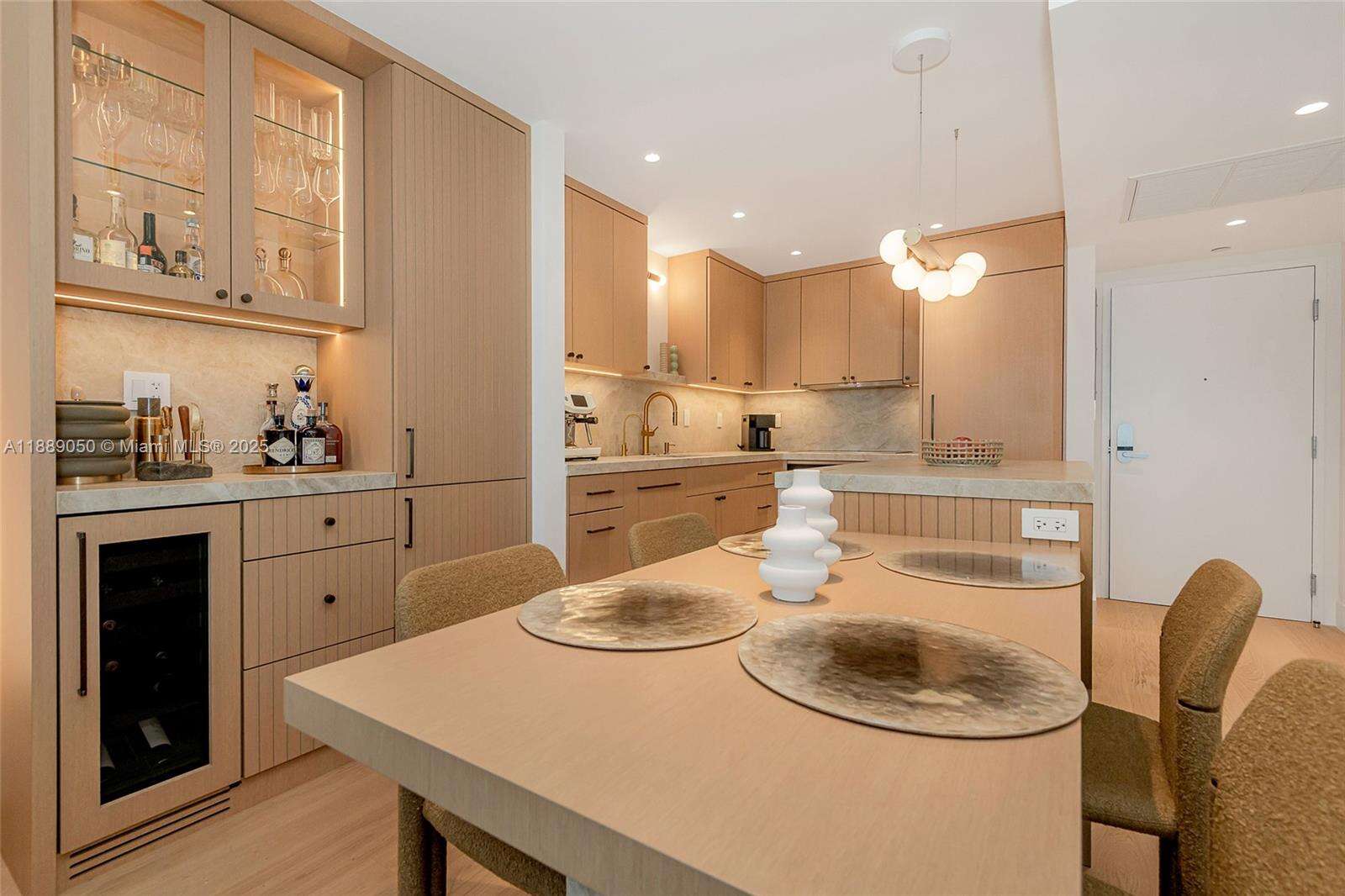 Roney Palace Unit #1527 | Picture 20