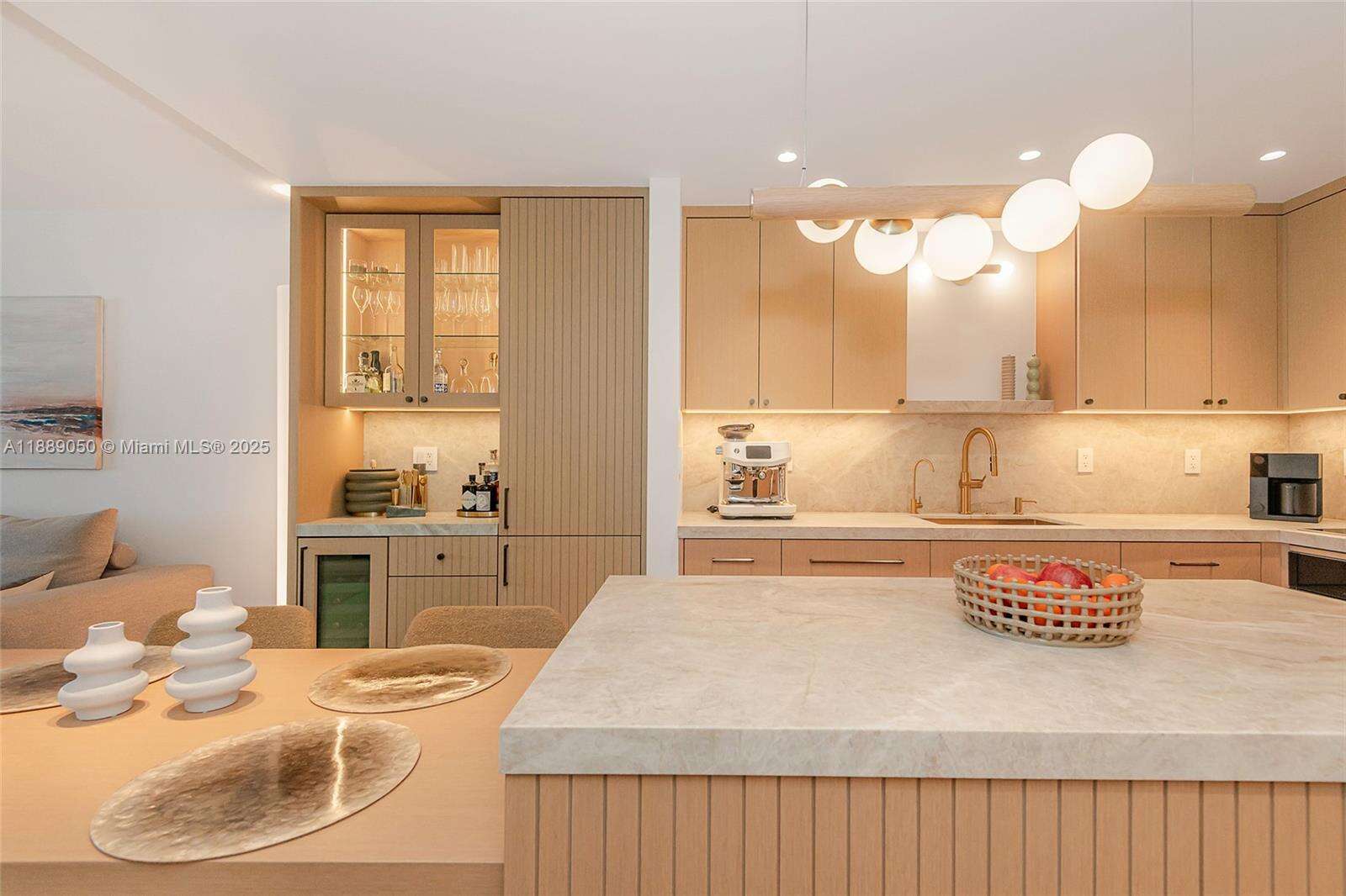 Roney Palace Unit #1527 | Picture 22