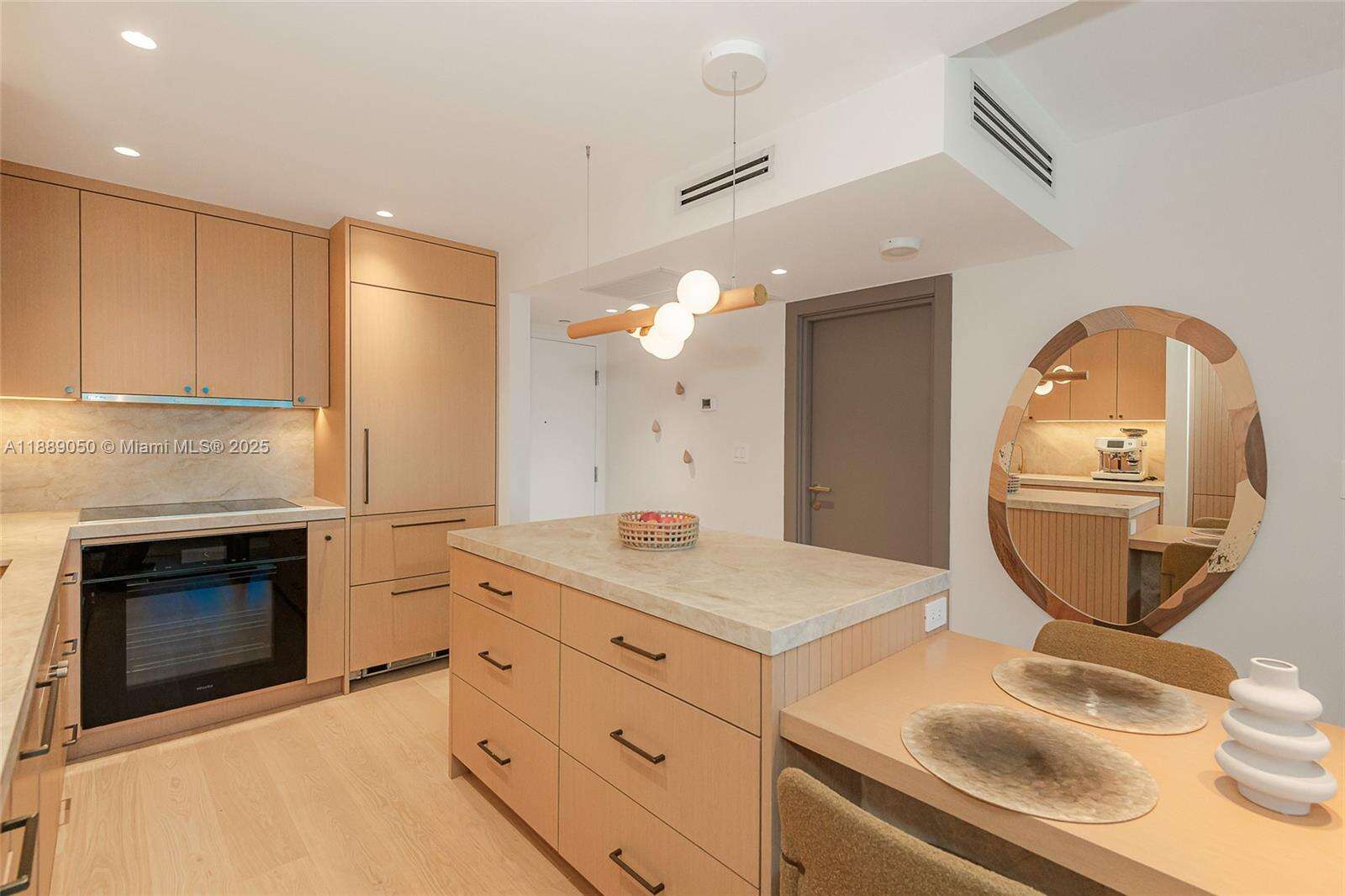 Roney Palace Unit #1527 | Picture 23