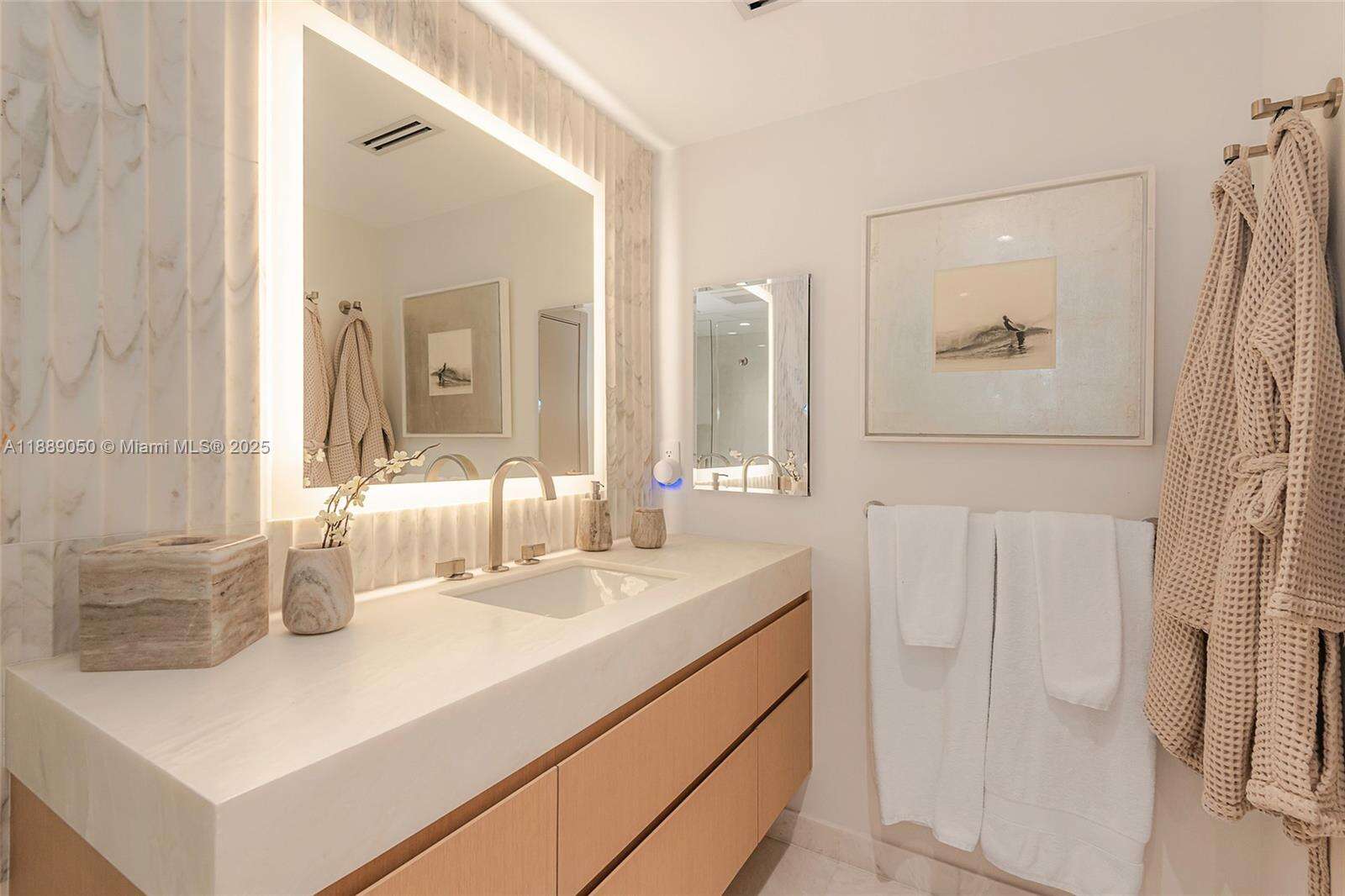 Roney Palace Unit #1527 | Picture 30