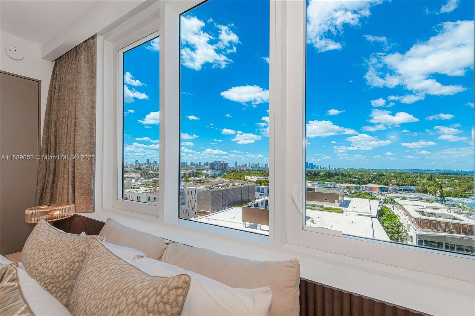 Roney Palace Unit #1527 | Picture 32