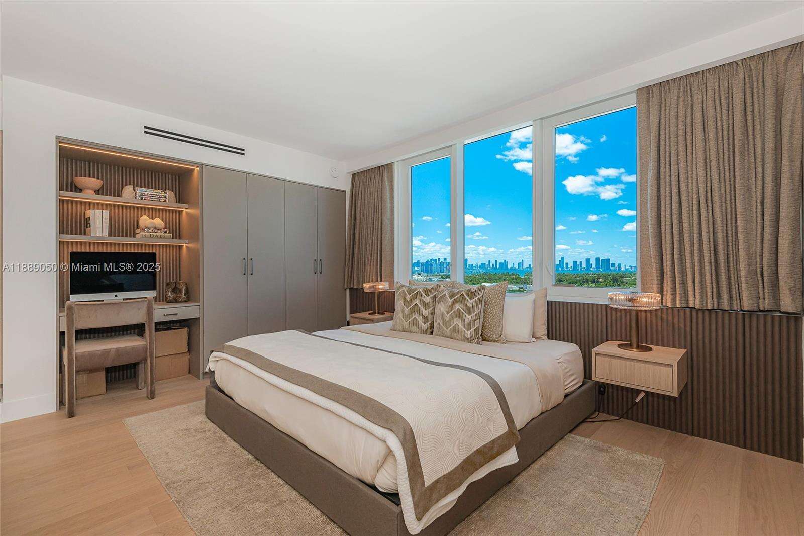 Roney Palace Unit #1527 | Picture 6