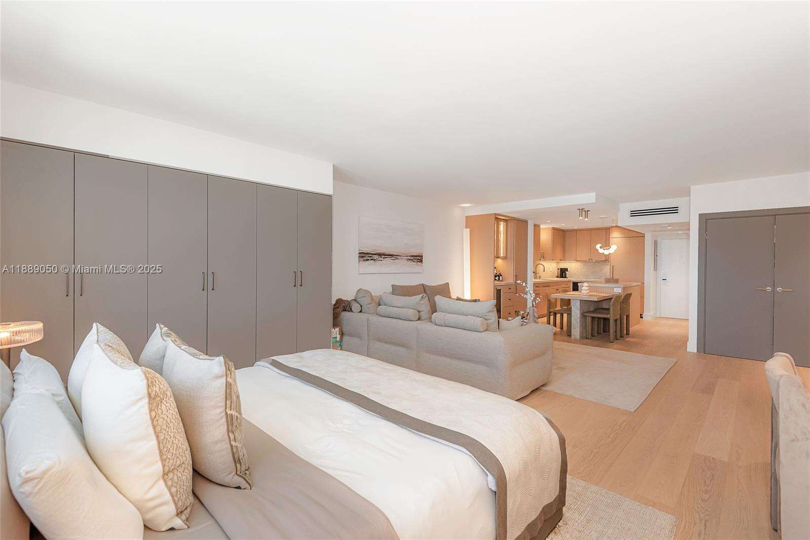 Roney Palace Unit #1527 | Picture 8