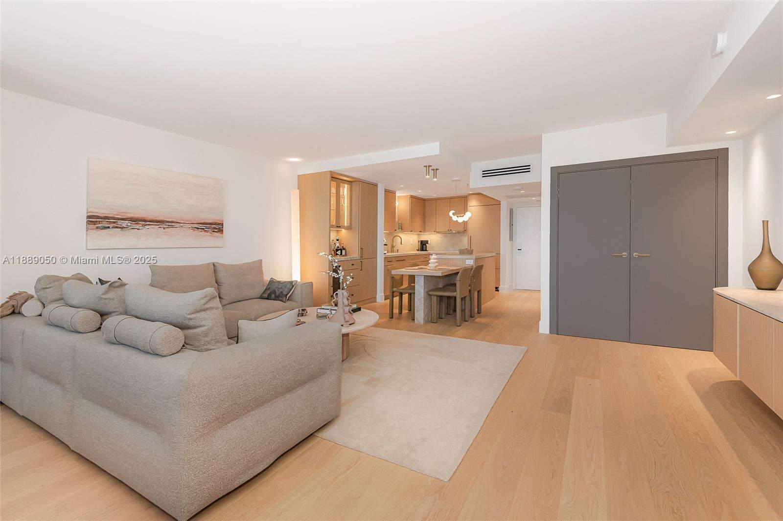 Roney Palace Unit #1527 | Picture 9