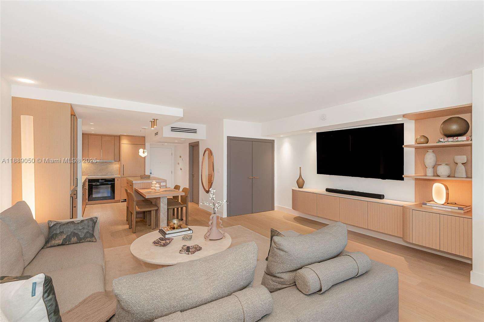 Roney Palace Unit #1527 | Picture 10