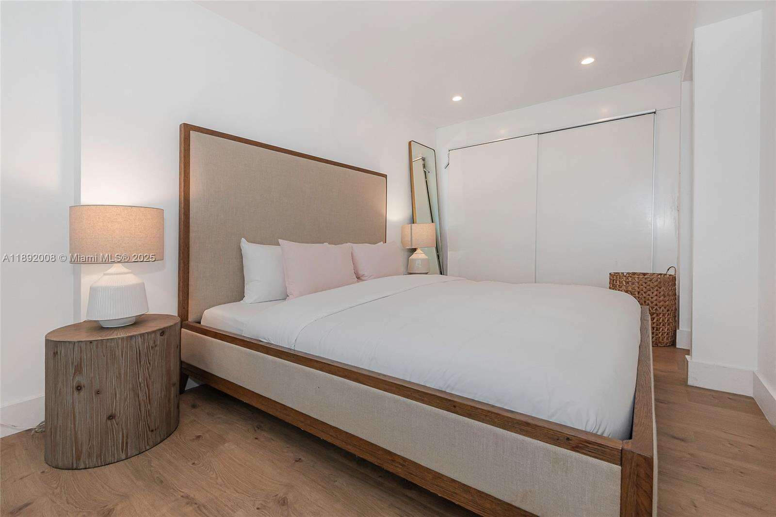 Roney Palace Unit #541 | Picture 20