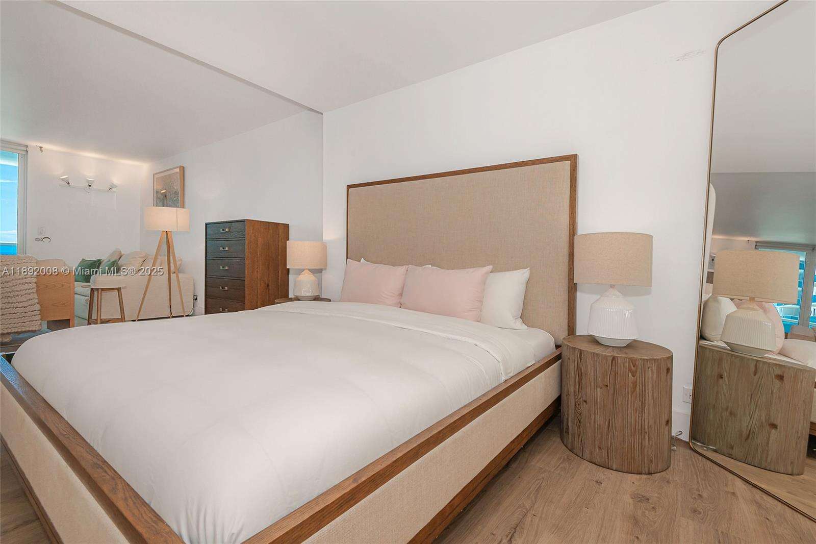 Roney Palace Unit #541 | Picture 22