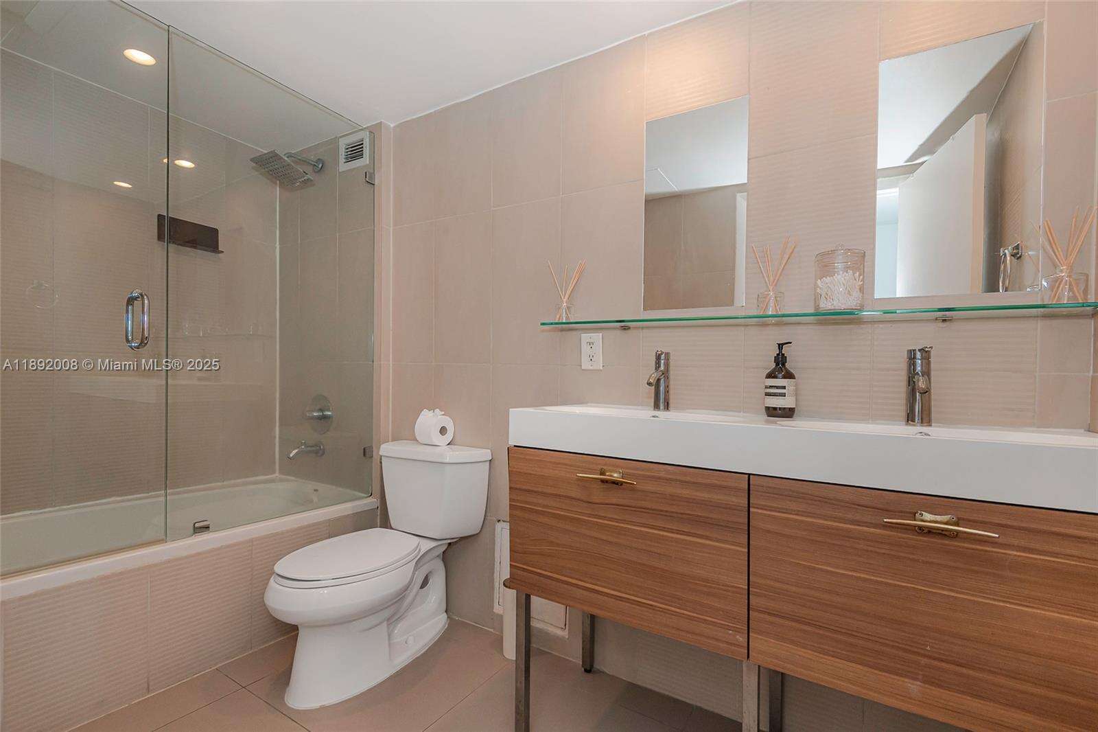 Roney Palace Unit #541 | Picture 25