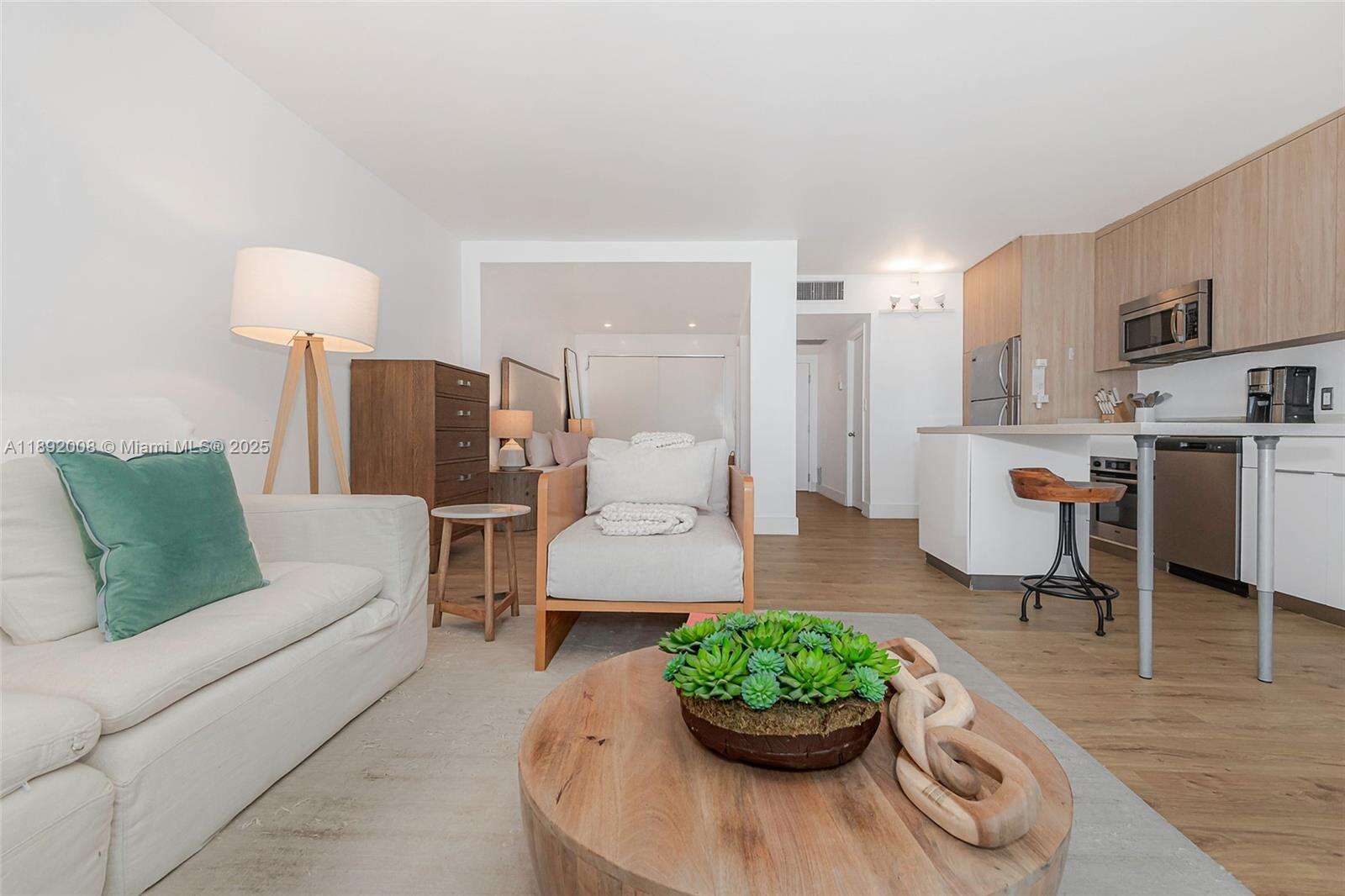 Roney Palace Unit #541 | Picture 9