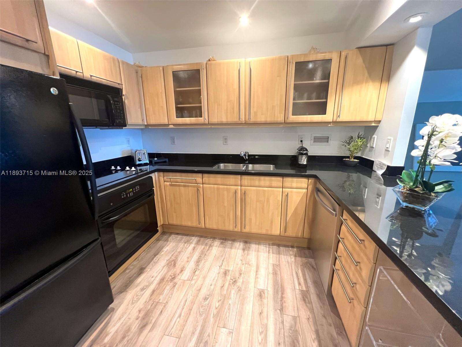 Roney Palace Unit #1232 | Picture 4