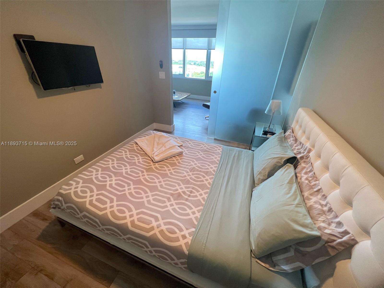 Roney Palace Unit #1232 | Picture 9