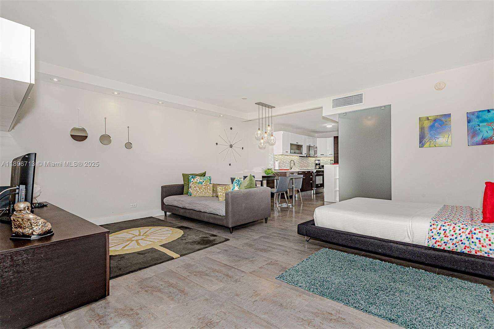 Roney Palace Unit #723 | Picture 9