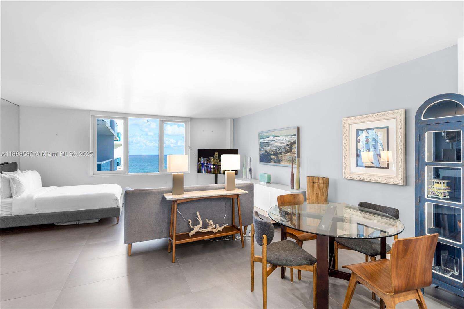 Roney Palace Unit #1543 | Picture 2