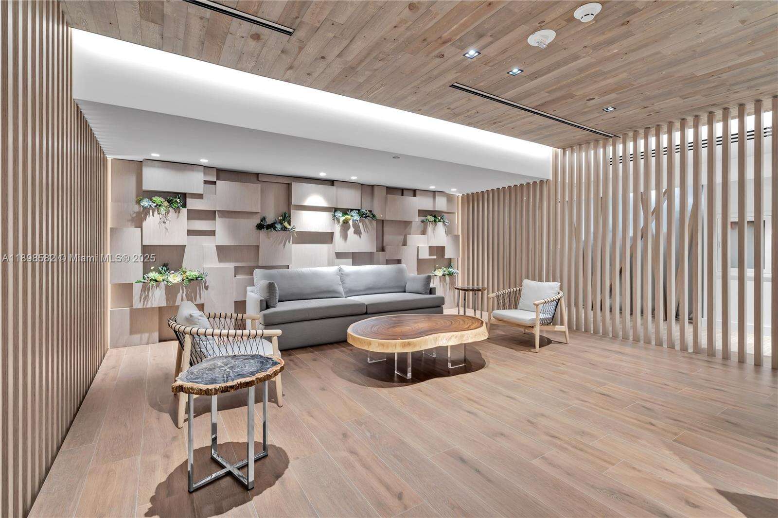 Roney Palace Unit #1543 | Picture 24