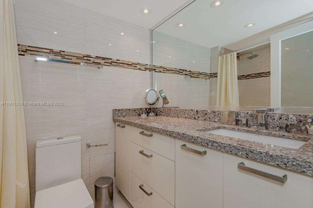 Roney Palace Unit #1210 | Picture 13