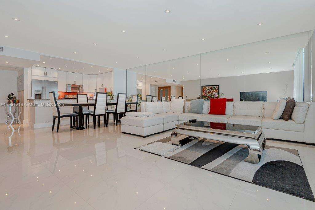 Roney Palace Unit #1210 | Picture 6