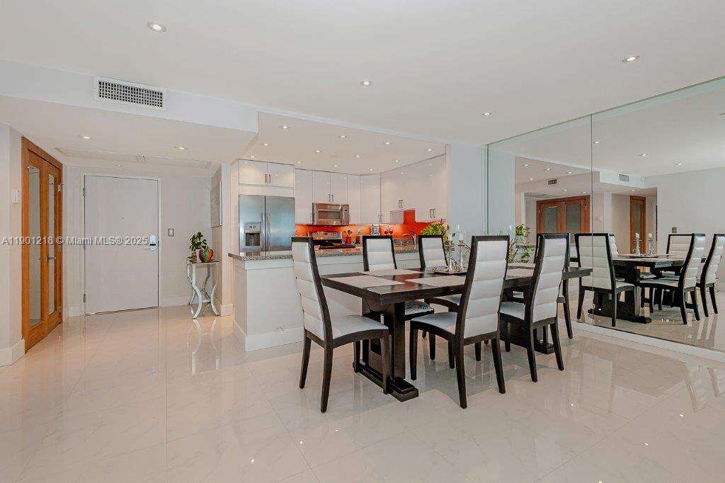 Roney Palace Unit #1210 | Picture 7