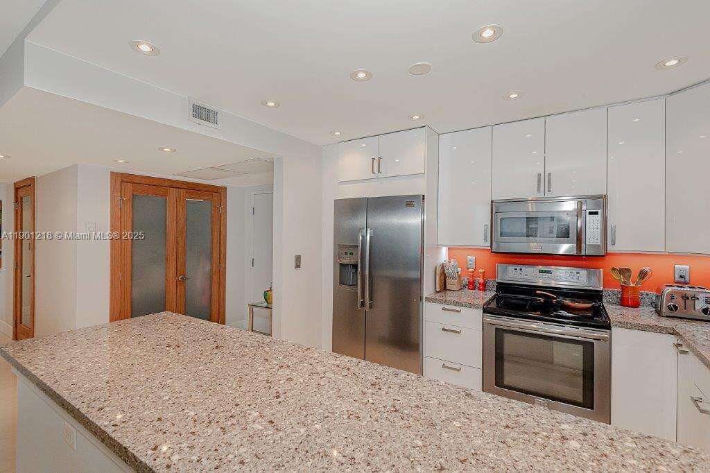 Roney Palace Unit #1210 | Picture 9