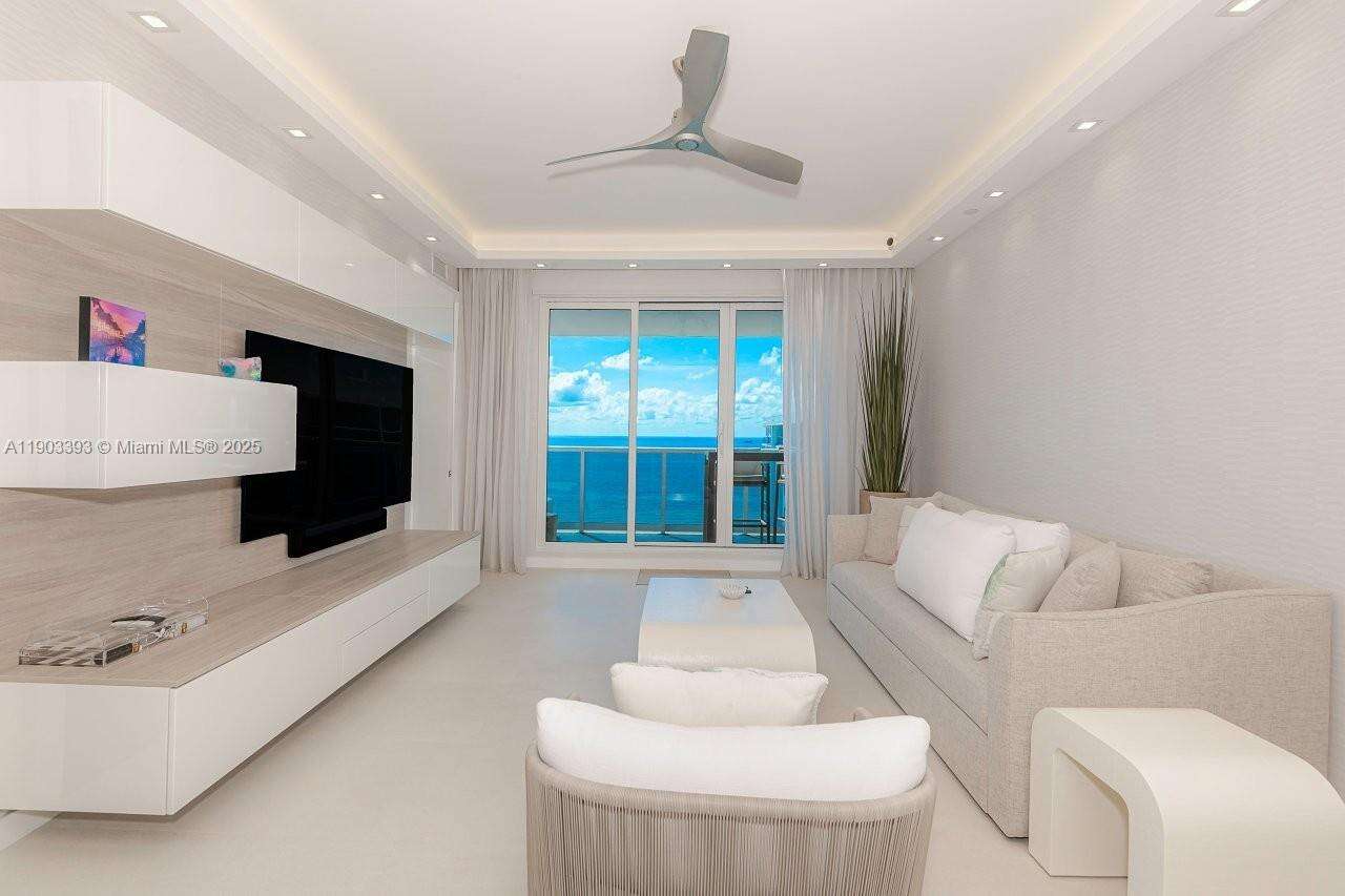 Roney Palace Unit #PH20 | Picture 2