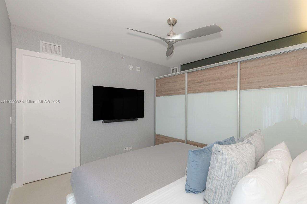 Roney Palace Unit #PH20 | Picture 15