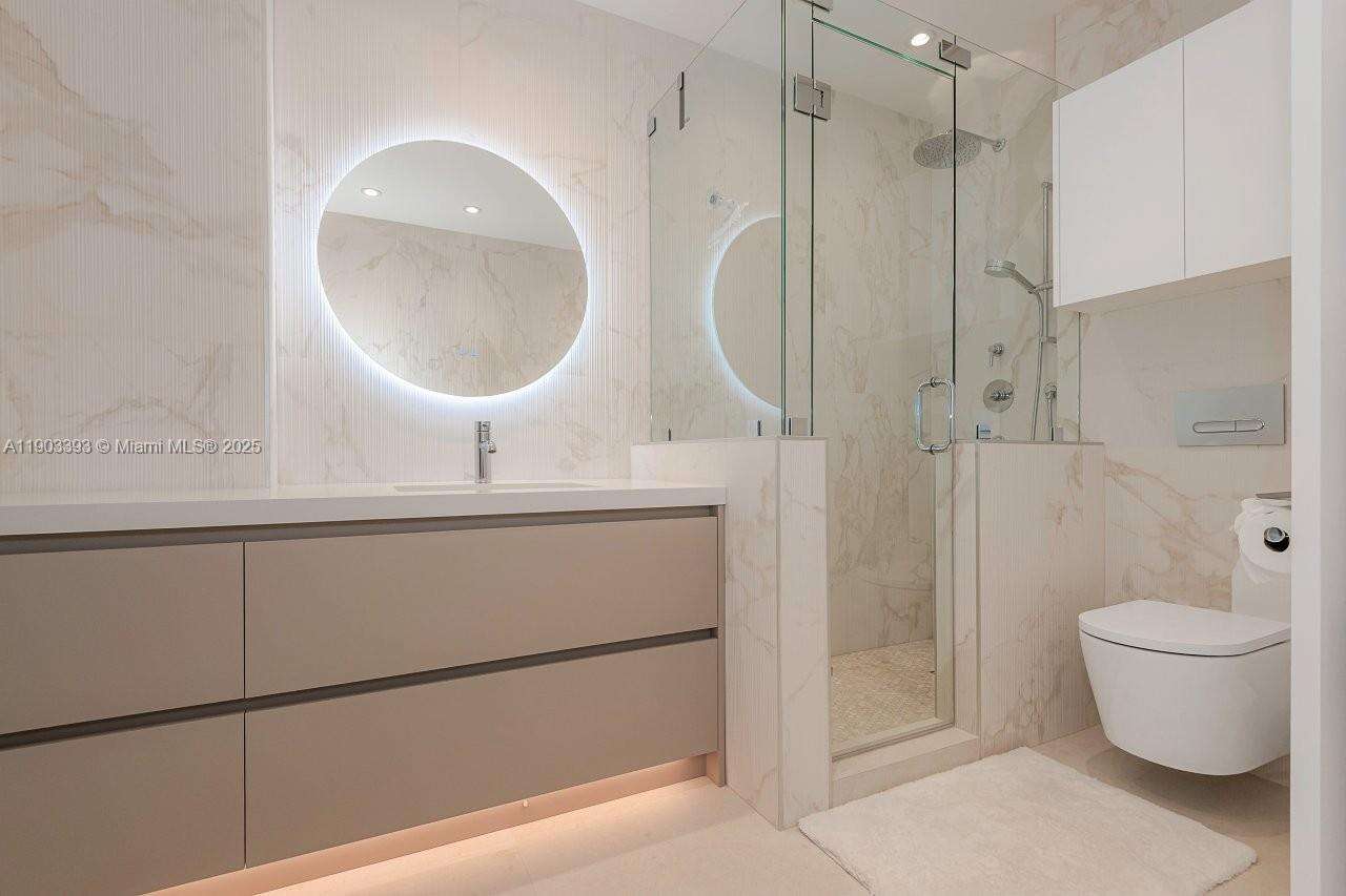 Roney Palace Unit #PH20 | Picture 20