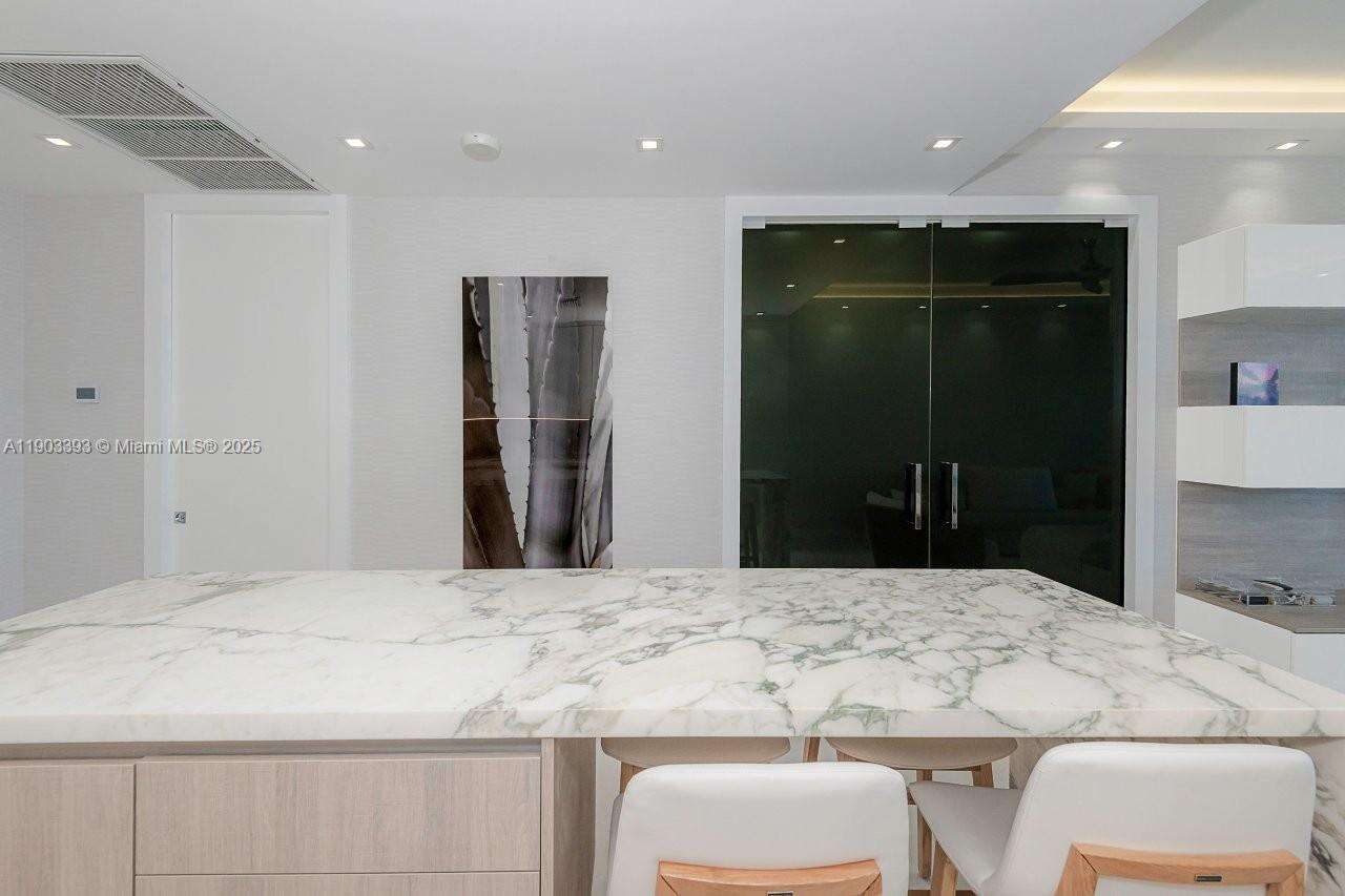 Roney Palace Unit #PH20 | Picture 10