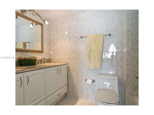 Roney Palace Unit #737 | Picture 4